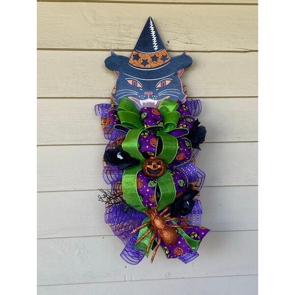 Black Cat Halloween Swag, Spooky Wall Décor Spooky Mesh Bow & Spider Accent - Picture 1 of 11